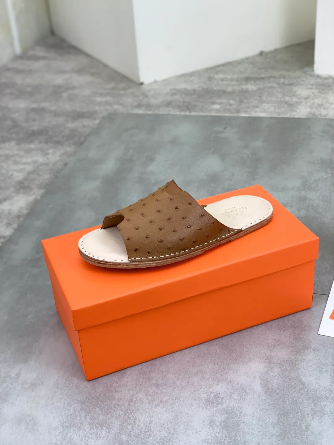 Men's men's shoes 💰P360 new model (genuine leather outsole series) new colors are coming simultaneously on the official website [HERMES] Hermès series: original development, original anatomy display, exclusive outsole [Material] Sole: original genuine leather sole with cow essence film 🌸. Fabric Original calfskin Lining: Imported cowhide, delicate and soft Code number: 38-44
